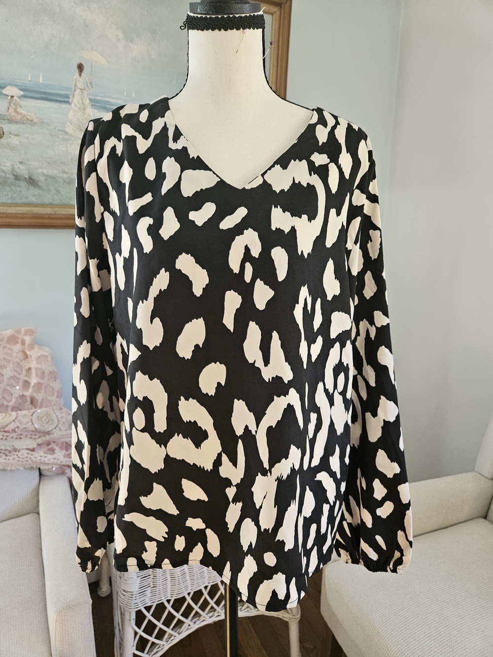 V-Neck Long Sleeve Animal Print Top - Black & Cream